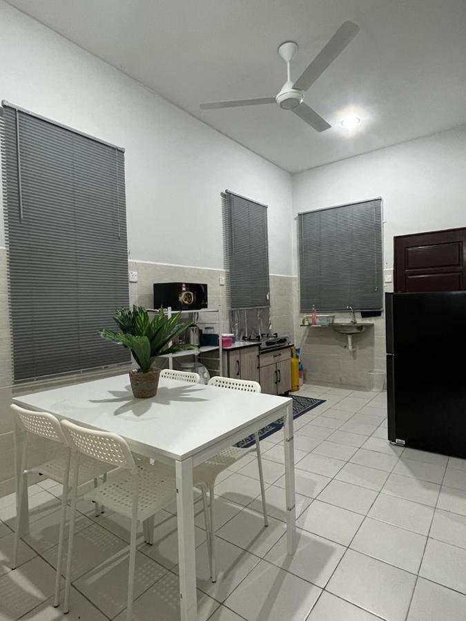 D'Sara Homestay Fully Furnished 3 Bedrooms All Aircond 2 Miles Centre Chukai Zewnętrze zdjęcie