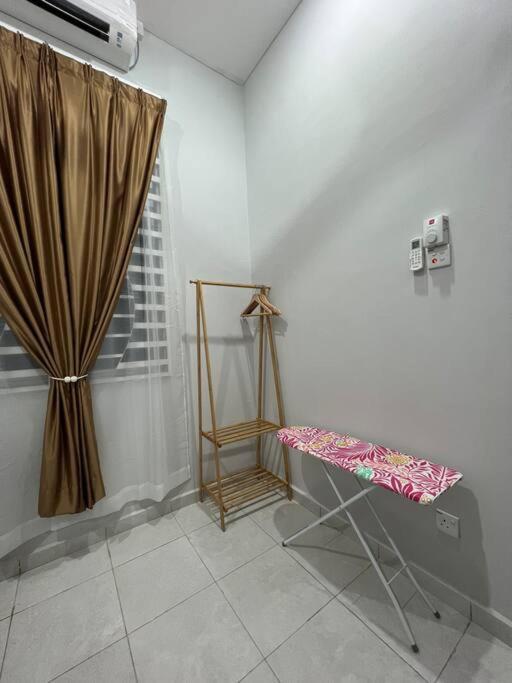 D'Sara Homestay Fully Furnished 3 Bedrooms All Aircond 2 Miles Centre Chukai Zewnętrze zdjęcie