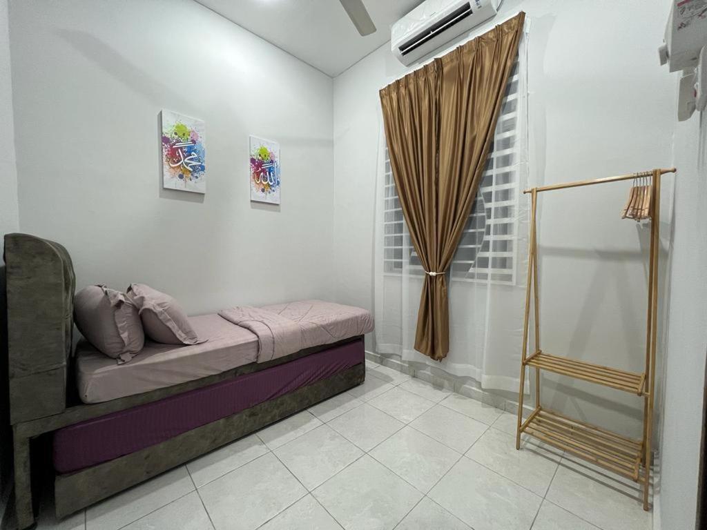 D'Sara Homestay Fully Furnished 3 Bedrooms All Aircond 2 Miles Centre Chukai Zewnętrze zdjęcie