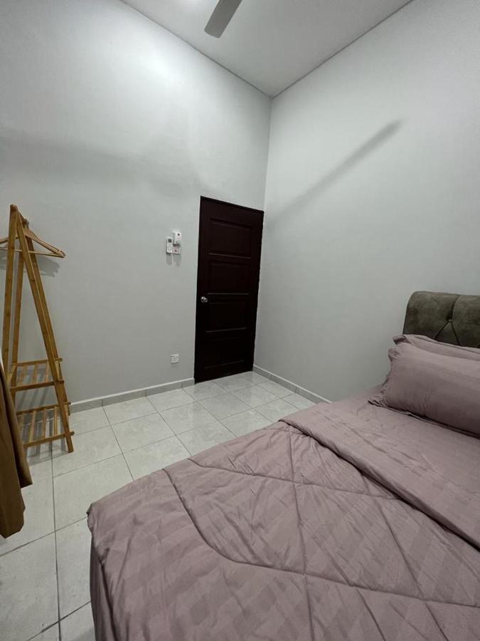 D'Sara Homestay Fully Furnished 3 Bedrooms All Aircond 2 Miles Centre Chukai Zewnętrze zdjęcie