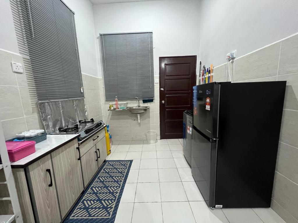D'Sara Homestay Fully Furnished 3 Bedrooms All Aircond 2 Miles Centre Chukai Zewnętrze zdjęcie